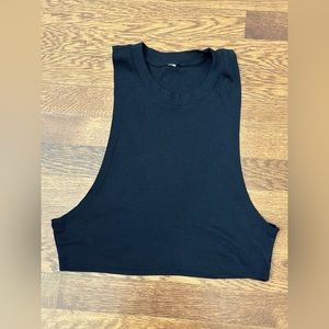 Alo Yoga sleeveless cropped tee